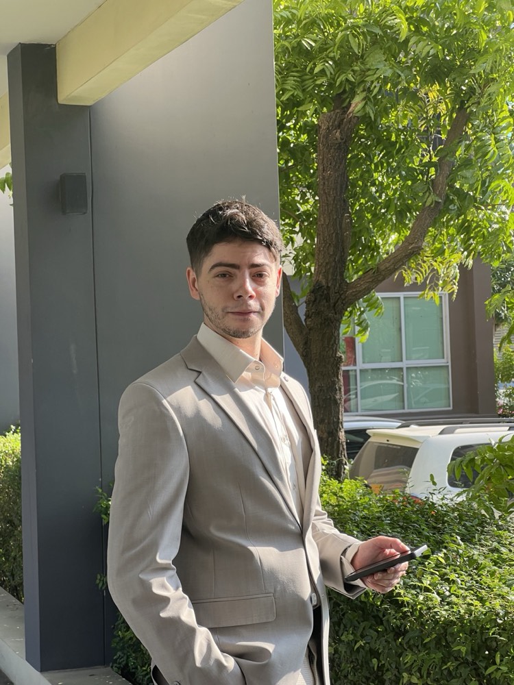 Yanis Cadi, créateur de sites web indépendant